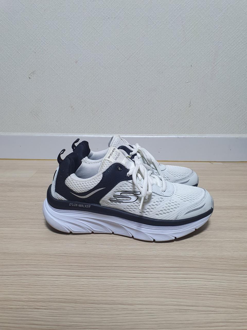 스케쳐스 디럭스워커 운동화 255