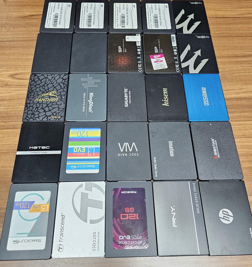 브랜드 다양한 2.5인치 SSD 팝니다.