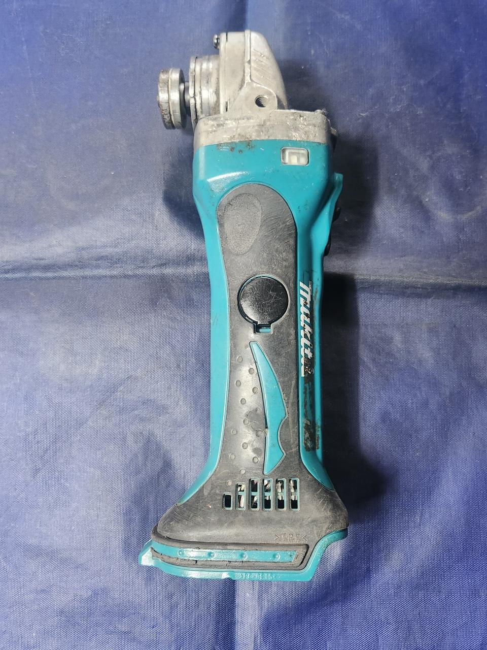 마끼다 18v 충전그라인더 DGA402 본체 팝니다
