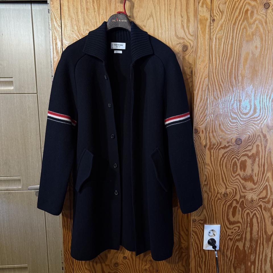 톰브라운 2025 f/w rwb 밀라노 스티치 암밴드 니트 코트