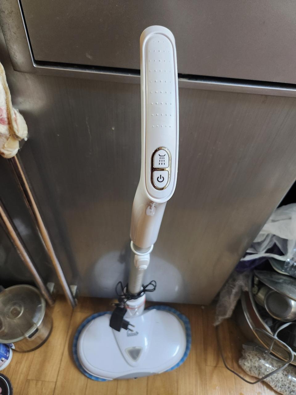 리빙앤 워터스핀 물걸레청소기 패드새것 1쌍 포함 판매합니다