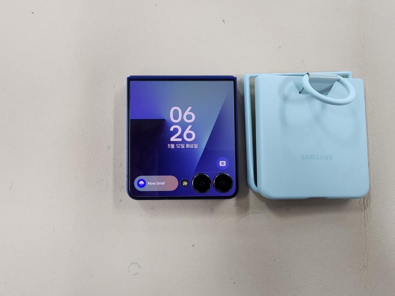 갤럭시플립7 512G 무기스 밧데리100프로 삼성리퍼새폰 ^^