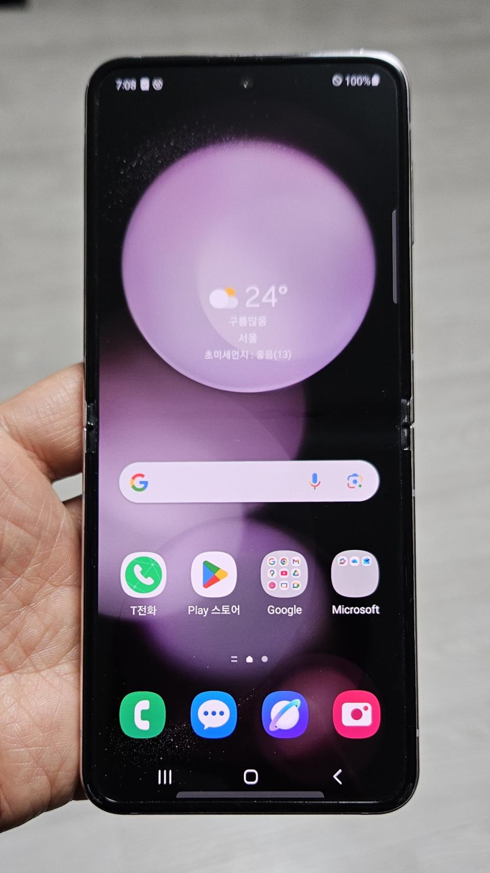 갤럭시 Z플립5 라벤더 256GB A급 싸게 팝니다.