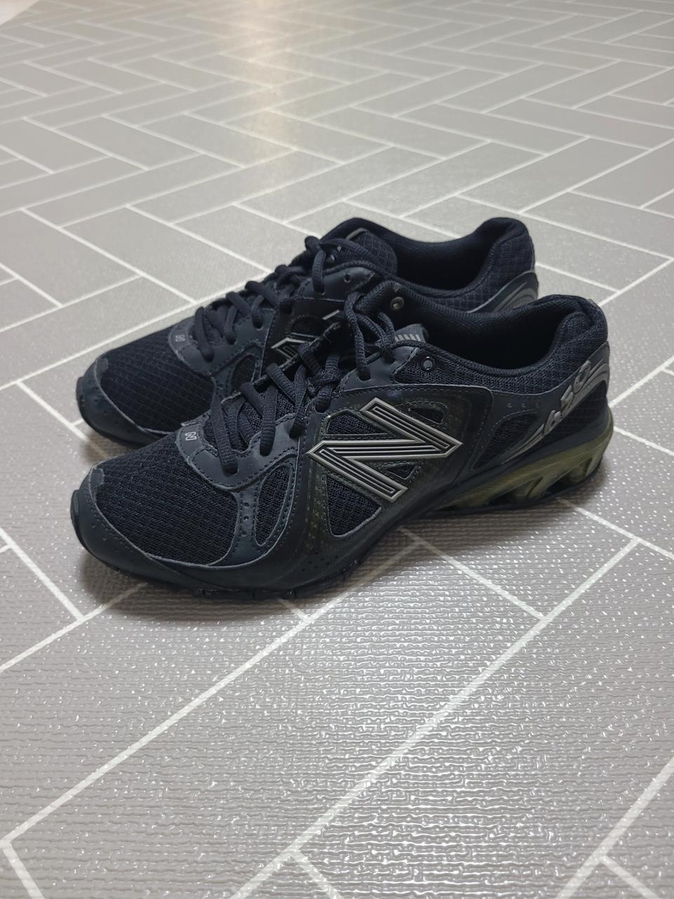 뉴발란스 650 블랙 260 (레어템)