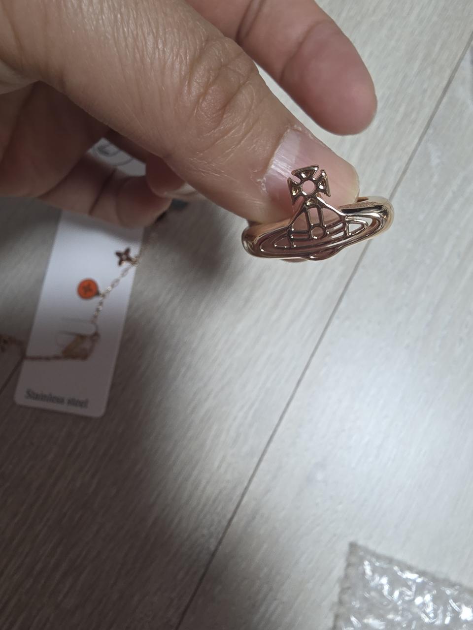 비비안 마크오픈링반지 로골