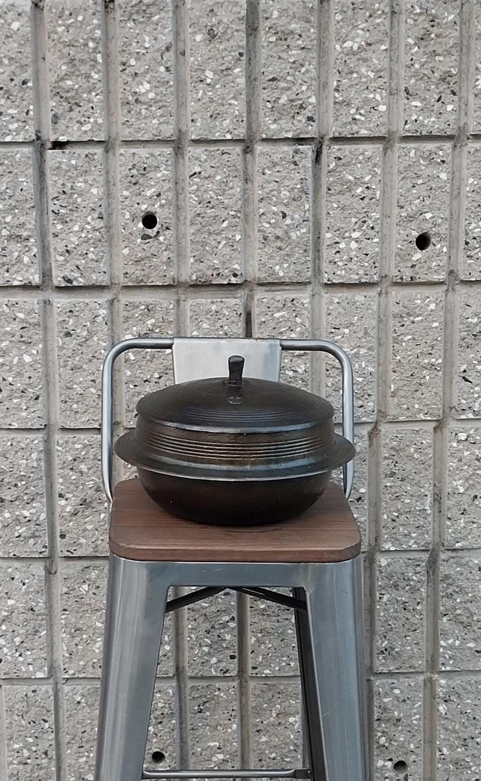(중고)무쇠 가마솥 팝니다.(23cm/9인용)