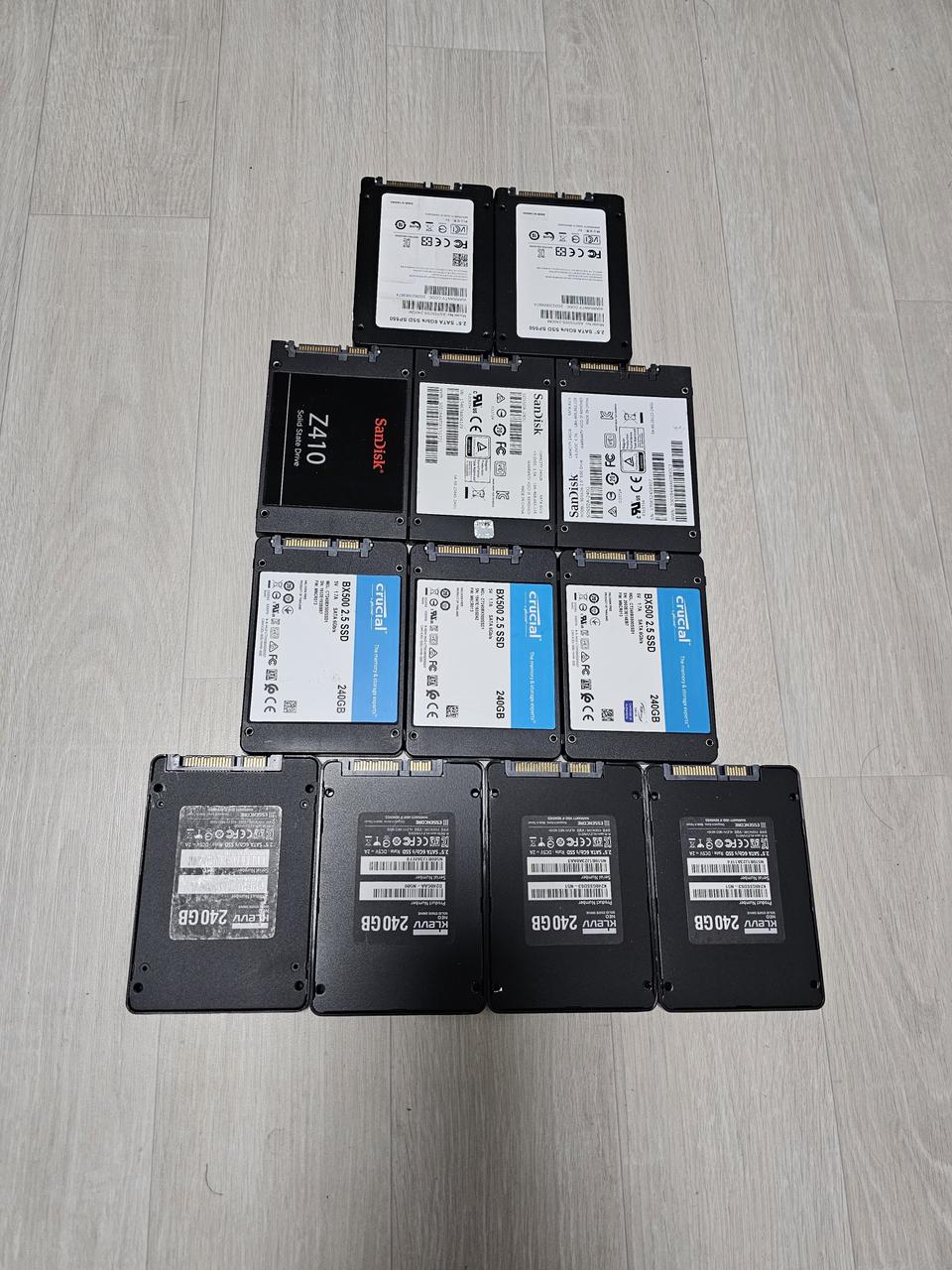 브랜드 다양한 240GB SSD 팝니다.