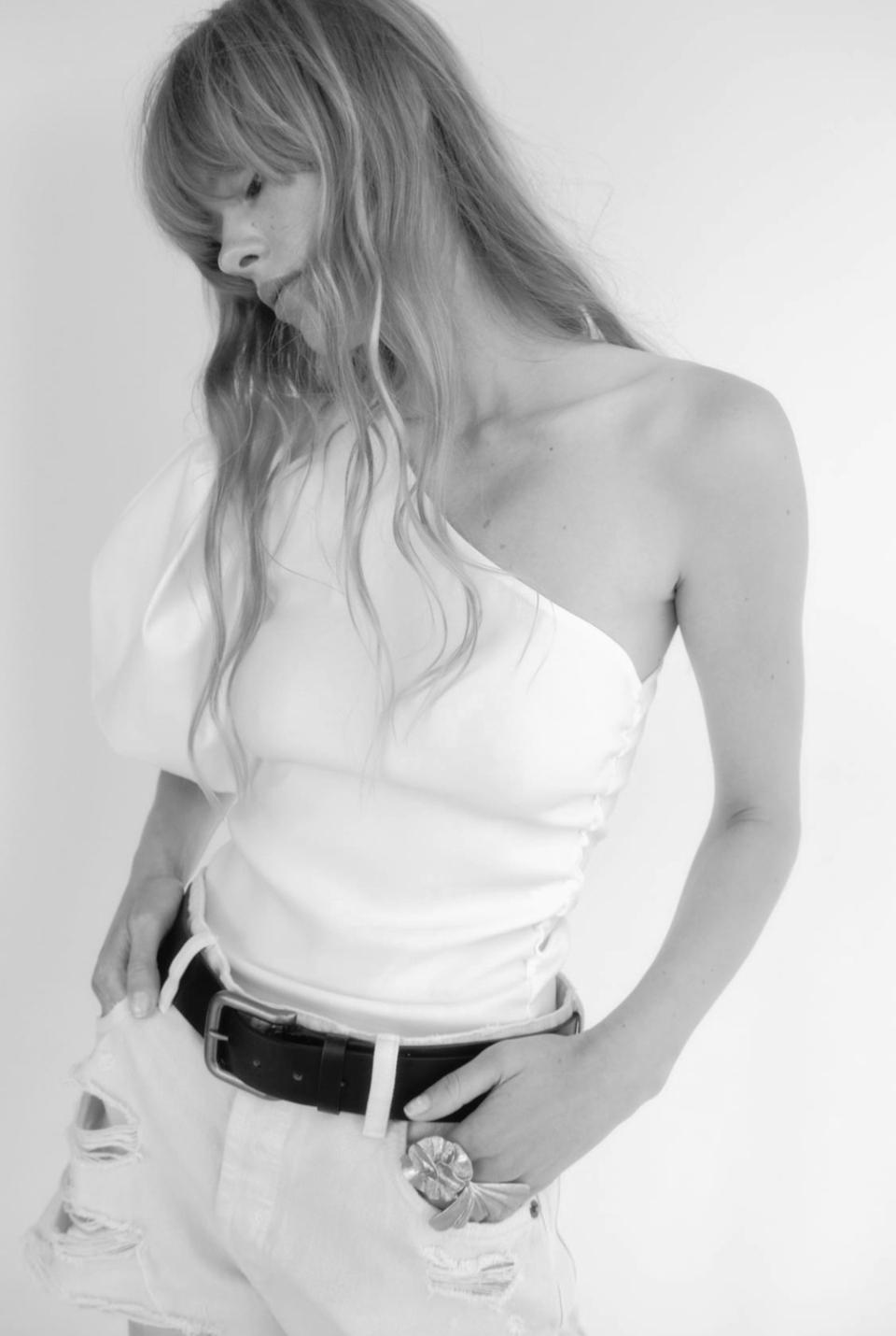<새옷> ZARA_셔링 언밸런스 티셔츠