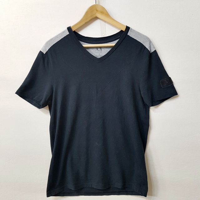 ARMANI EXCHANGE 브이넥 티셔츠 블랙