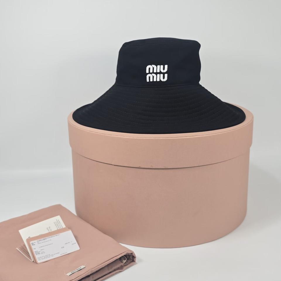 미우미우 자수로고 드릴햇 ( M )