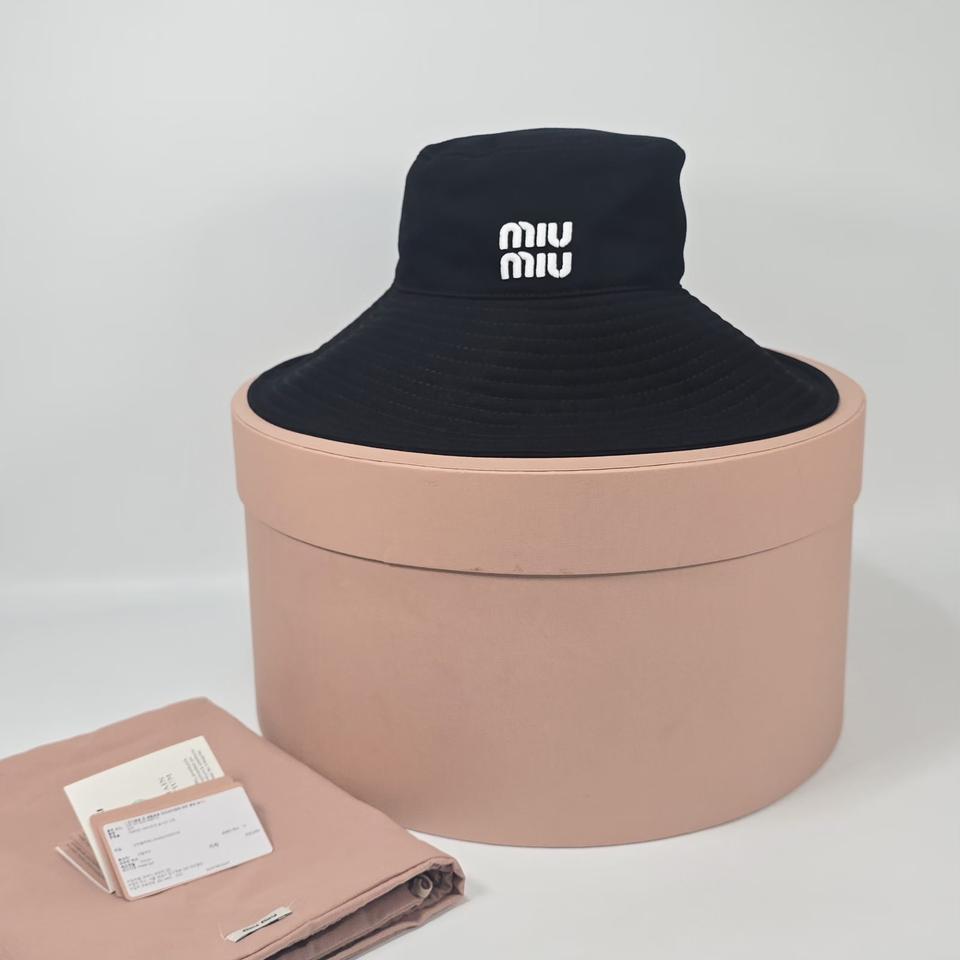 미우미우 자수로고 드릴햇 ( M ) 