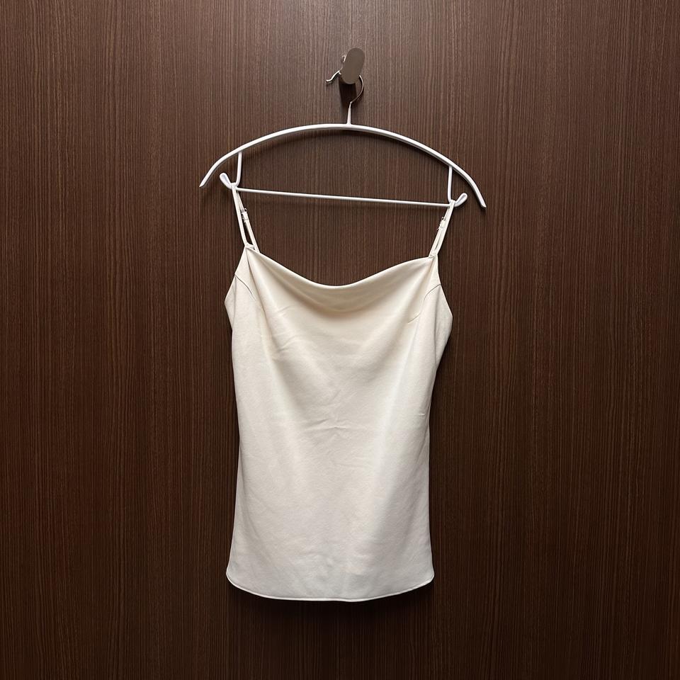 님프 민소매 나시 블라우스