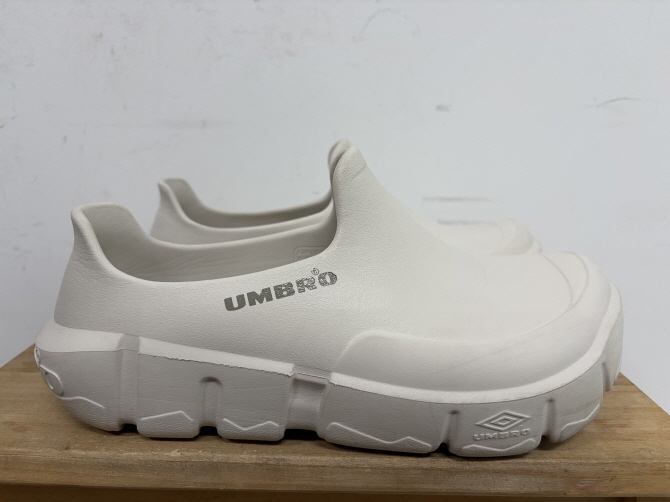 엄브로 남성 지티클로그 260 