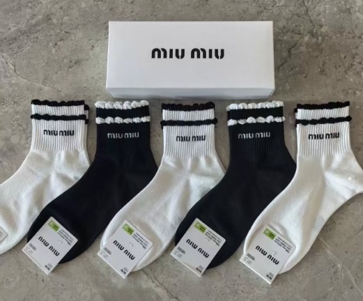 미우미우 프릴양말세트
