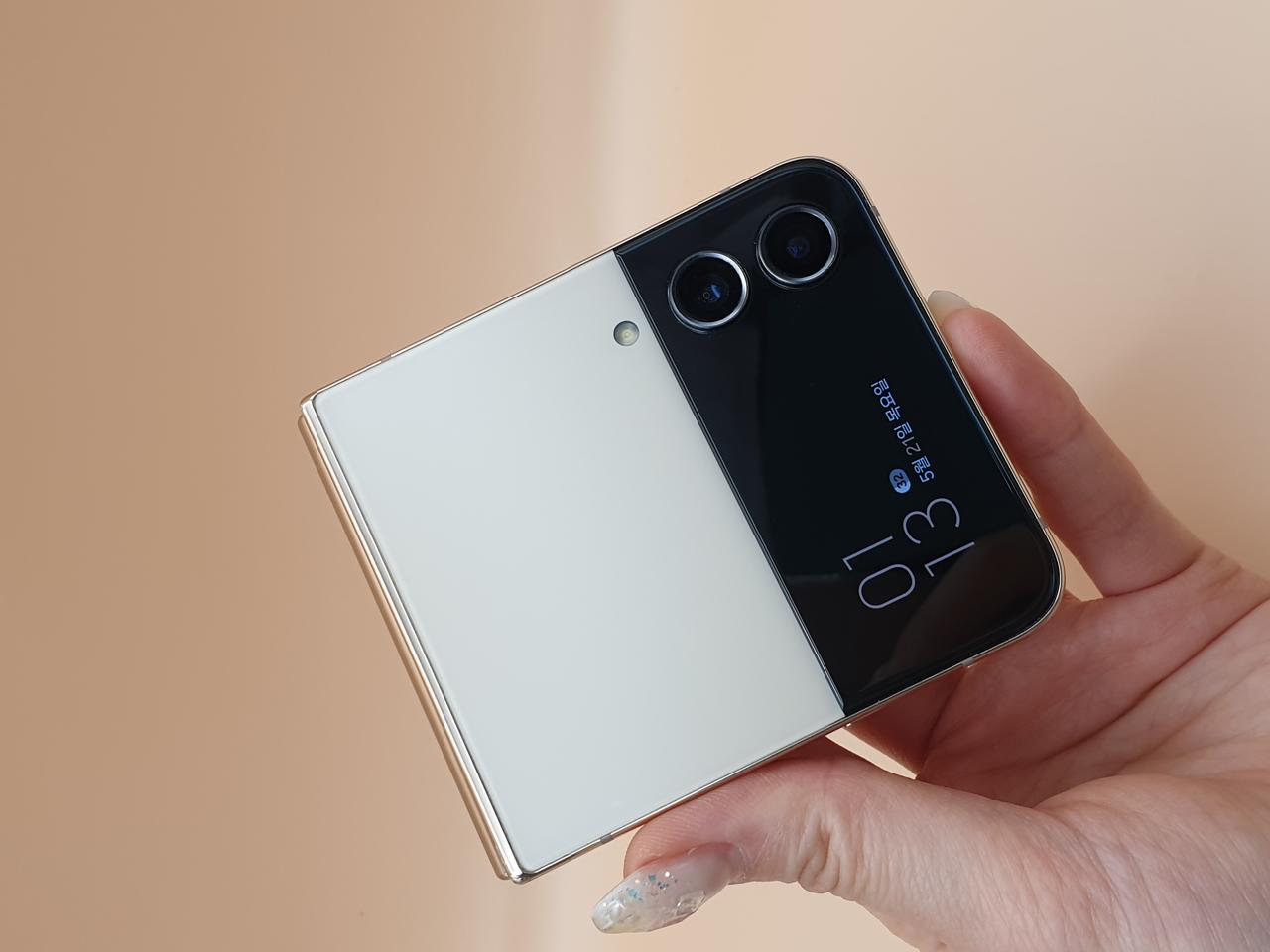 갤럭시 Z플립4 5G 핑크골드 256기가 판매합니다-F721N