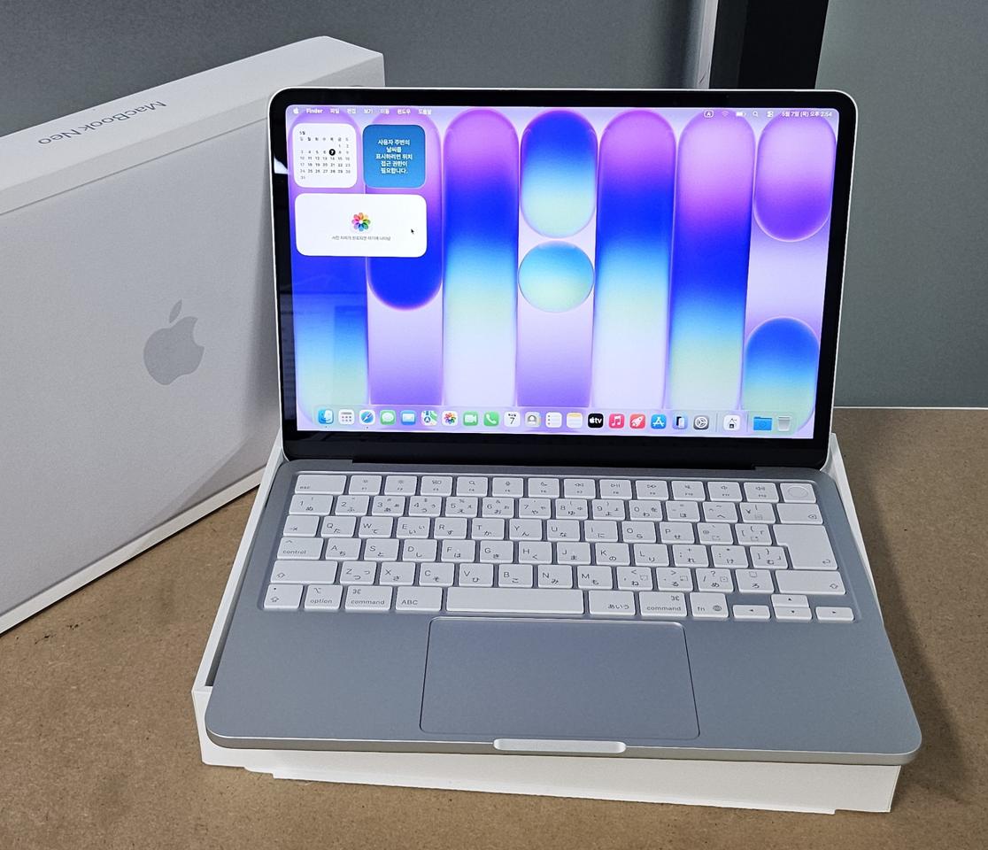 맥북네오13 A18 Pro 8GB 512GB 일본판 새상품급 / 사이클1