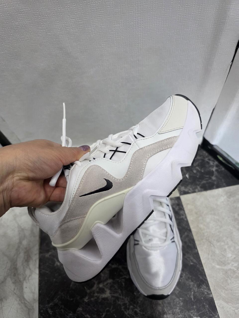 나이키우먼즈리즈