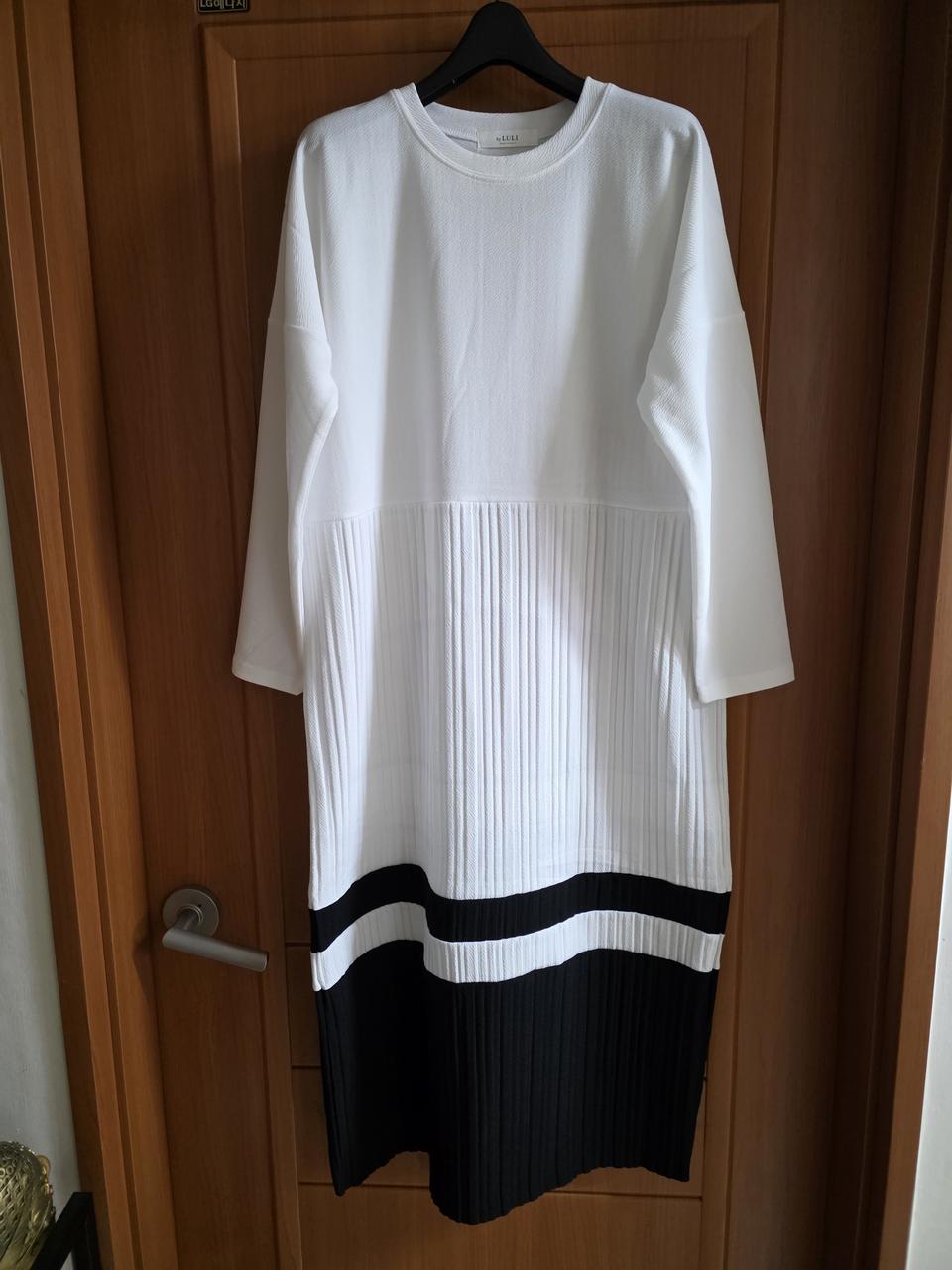 (새상품) 국내 내수 제작..허리부분부터 플리츠 롱 원피스..화이트(큰