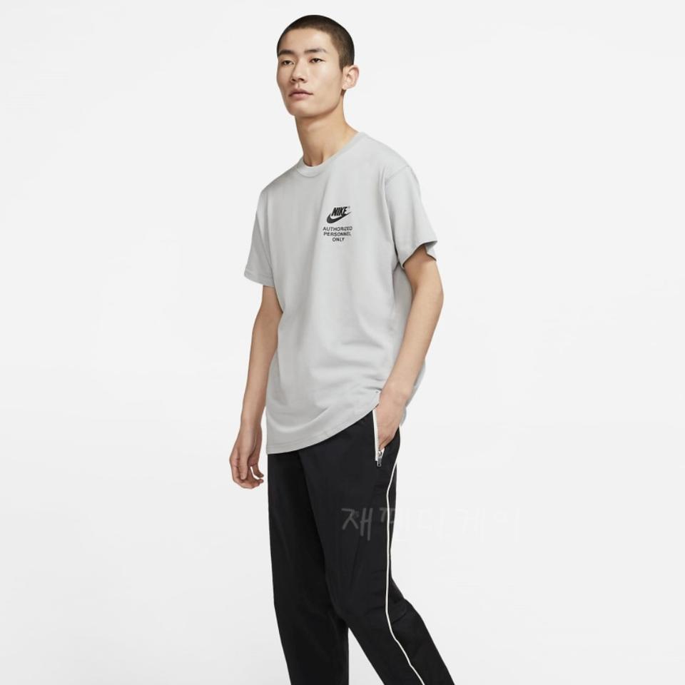 남성) NIKE 스우시 레터링 반팔티셔츠