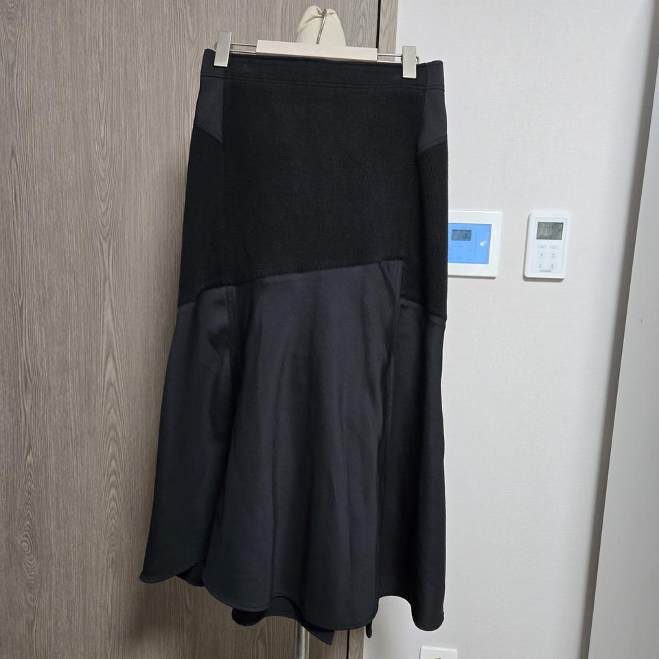 한섬 시스템 블랙 배색 머메이드 롱 스커트