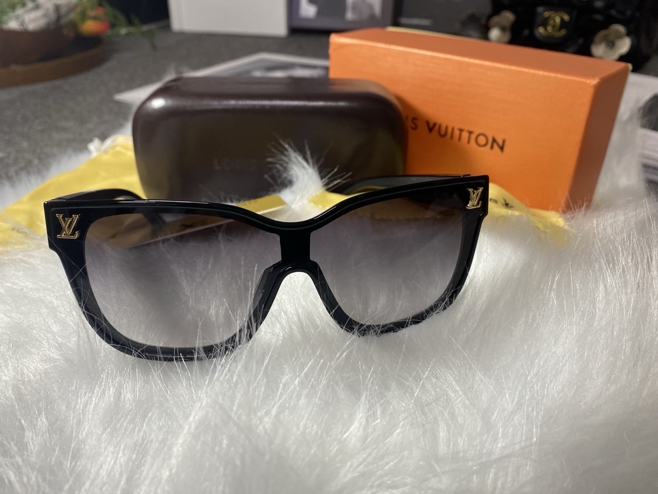 루이비통 LV 로고 그레이 선글라스