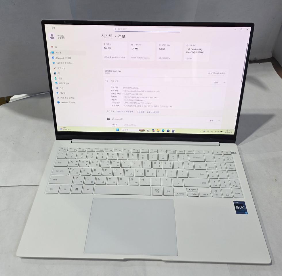 i7-1360P 23세대 CPU에 16GB RAM이 장착된 삼성 화이