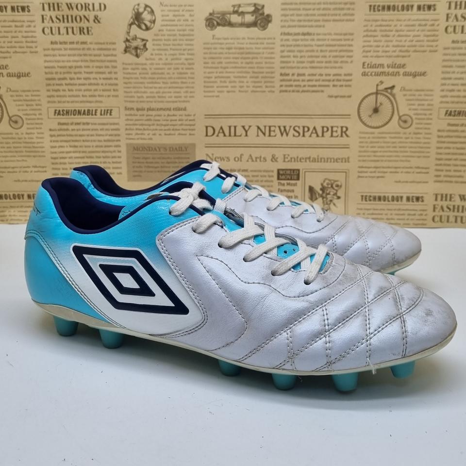 엄브로 축구화 275