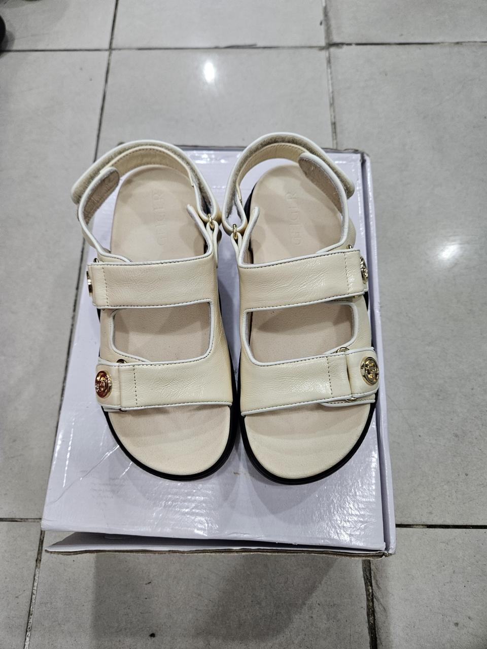 가이거샌들(225)새상품