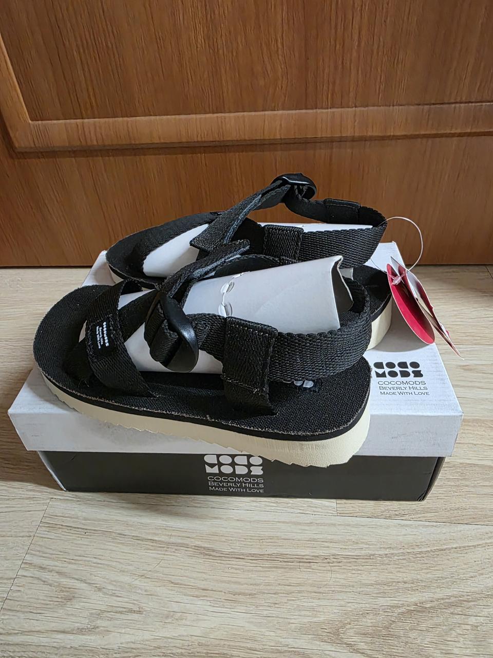 (새상품) COCOMODS 벨크로 샌들(245~250mm)