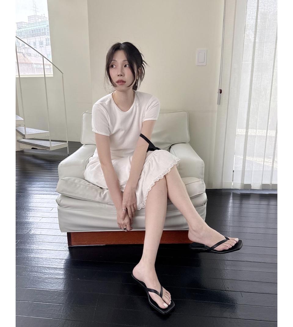 누스 사샤 플립플랍 키튼힐 슬리퍼(블랙 웨지 235)