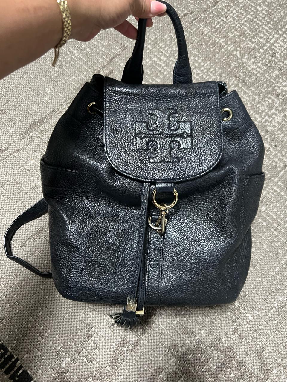토리버치 블랙 가죽 백팩이에요