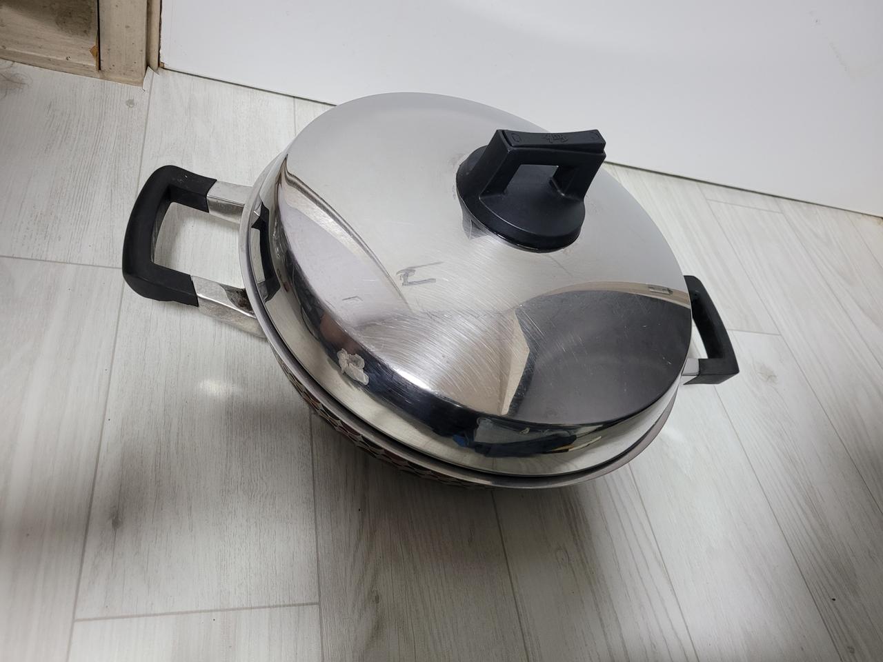 ​브랜드: 휘슬러 (Fissler)휘슬러 전골냄비 입니다. 양손 손잡