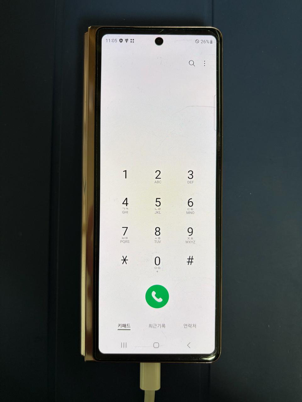 갤럭시 Z 폴드2 잔상, 멍 없음