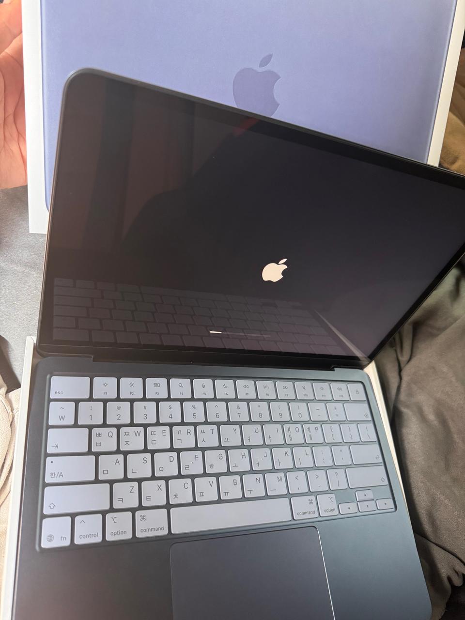 맥북네오 기본형 인디고색상 8GB 256GB 풀박스