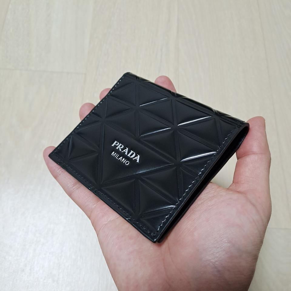 [정품/새상품급] 프라다 브러쉬드 레더 지갑 블랙, 프라다지갑