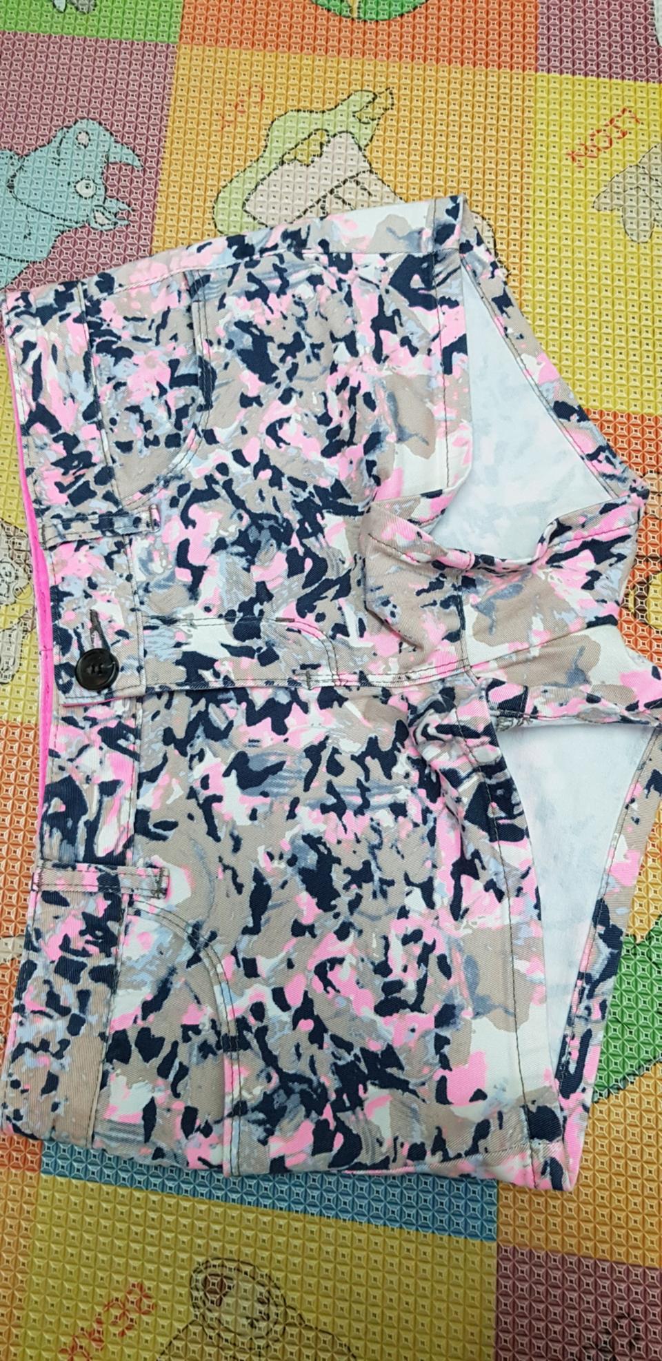 Guess 핑크 패턴 숏팬츠