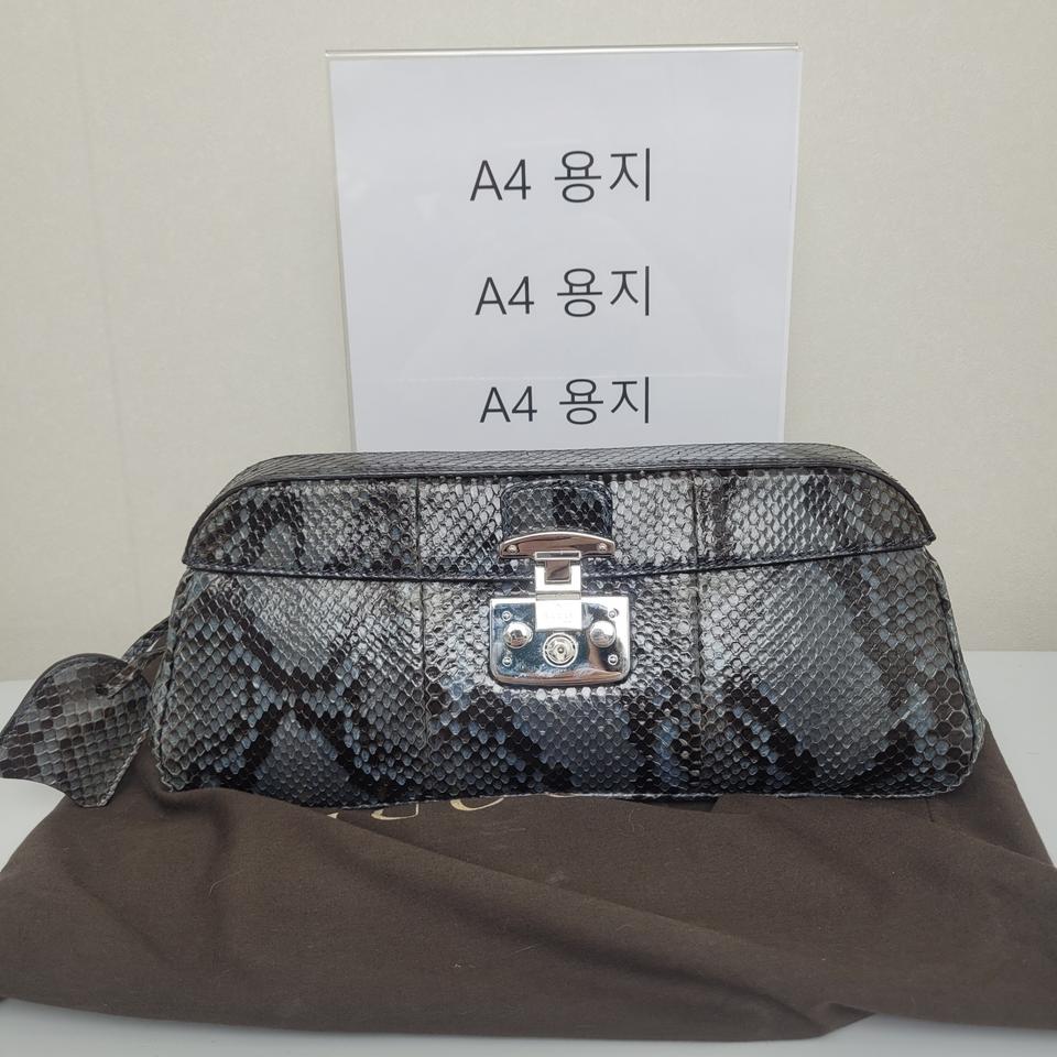 구찌 331824 파이톤 레이디 락 클러치 시즌백 (누나명품중고)