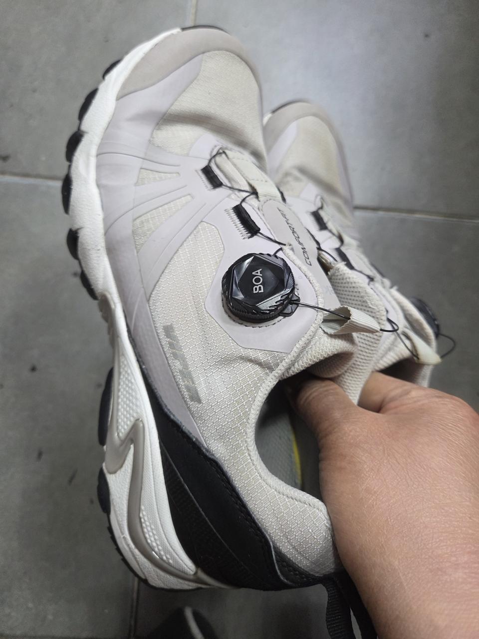 트렉스타 런닝화270