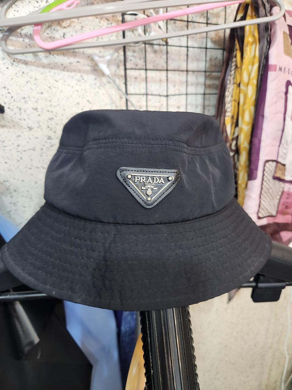 프라다 버킷햇