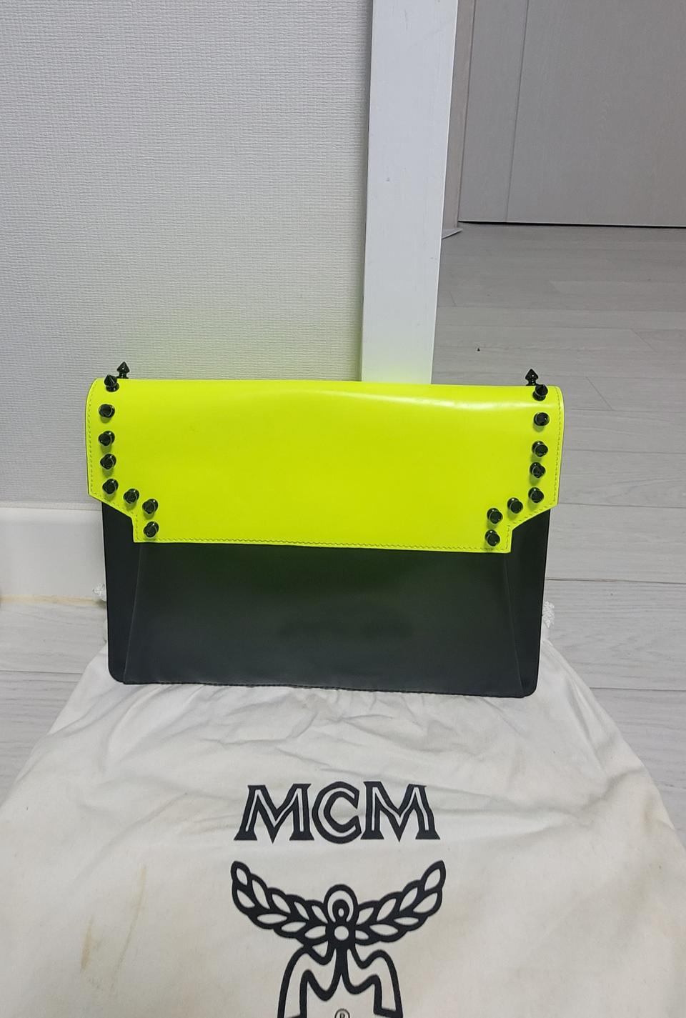 정품 mcm 찡 클러치백