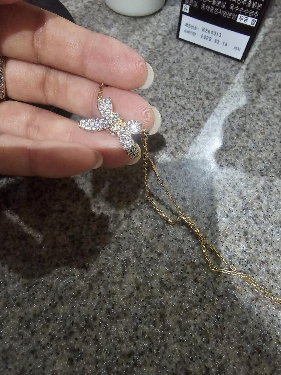 디올 리본목걸이