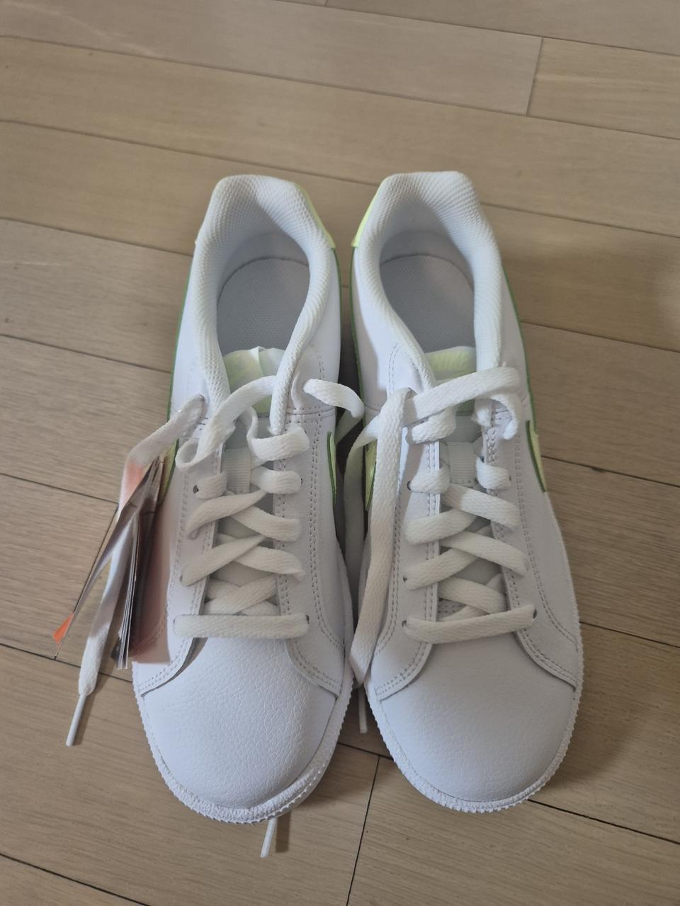 나이키 코트 로얄 흰색 라임그린 240