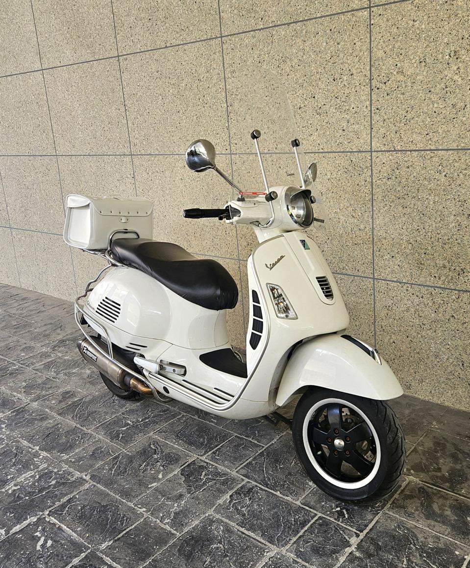 베스파 GTS300 배기튜닝 판매합니다