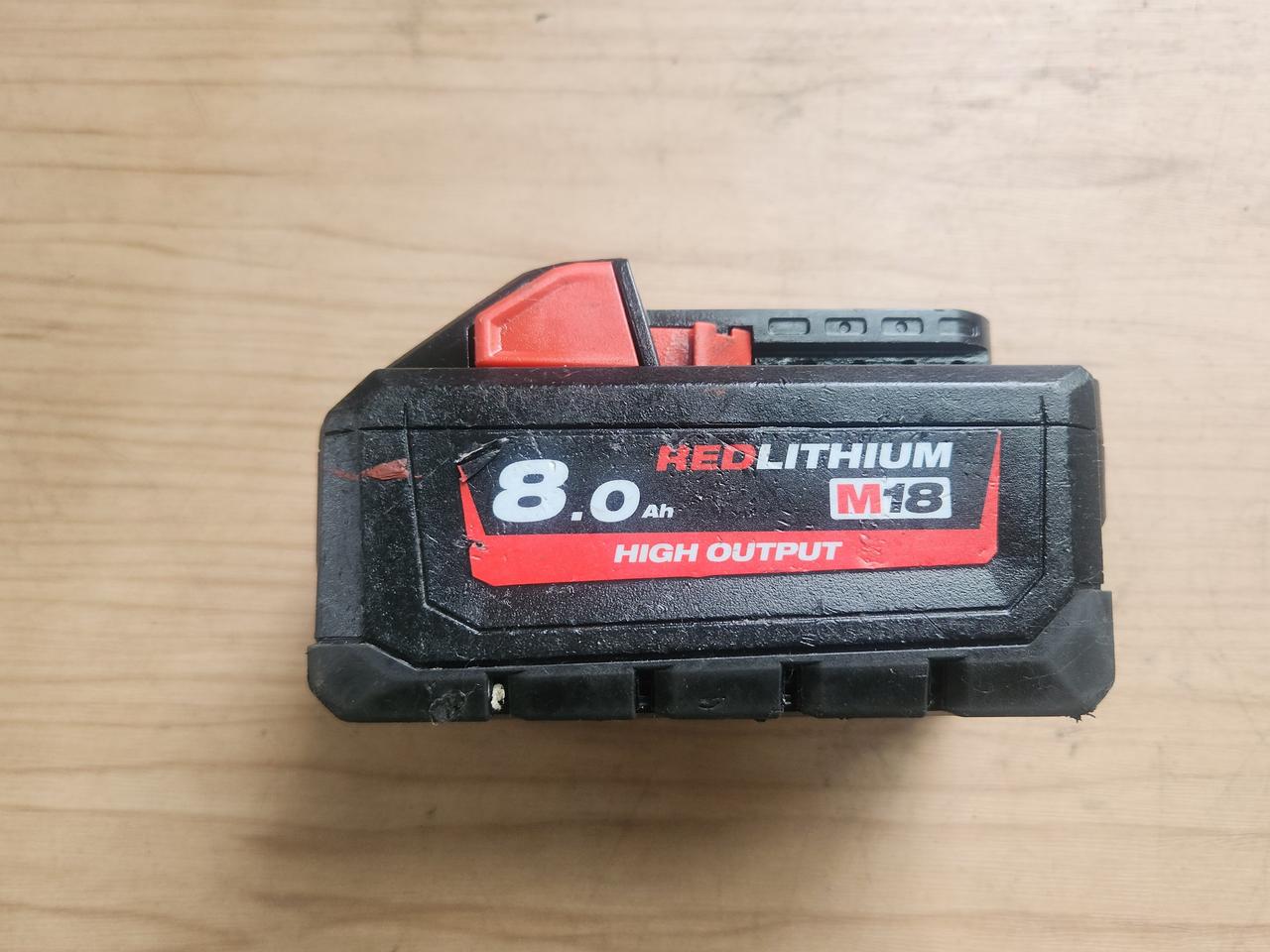 밀워키 18v 8.0AH 배터리 M18 HB8 팝니다