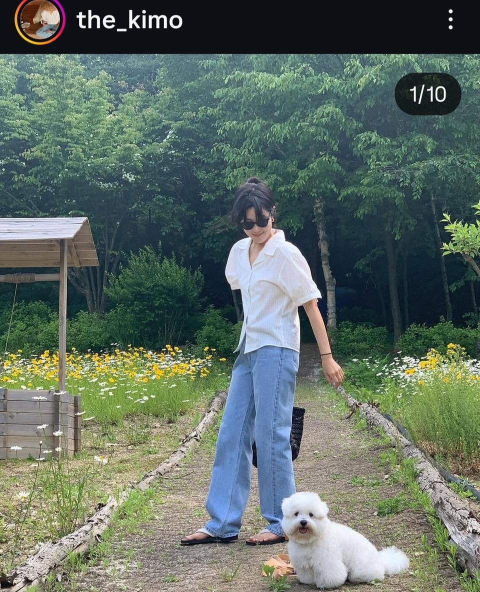 더키모  화이트 반팔 블라우스