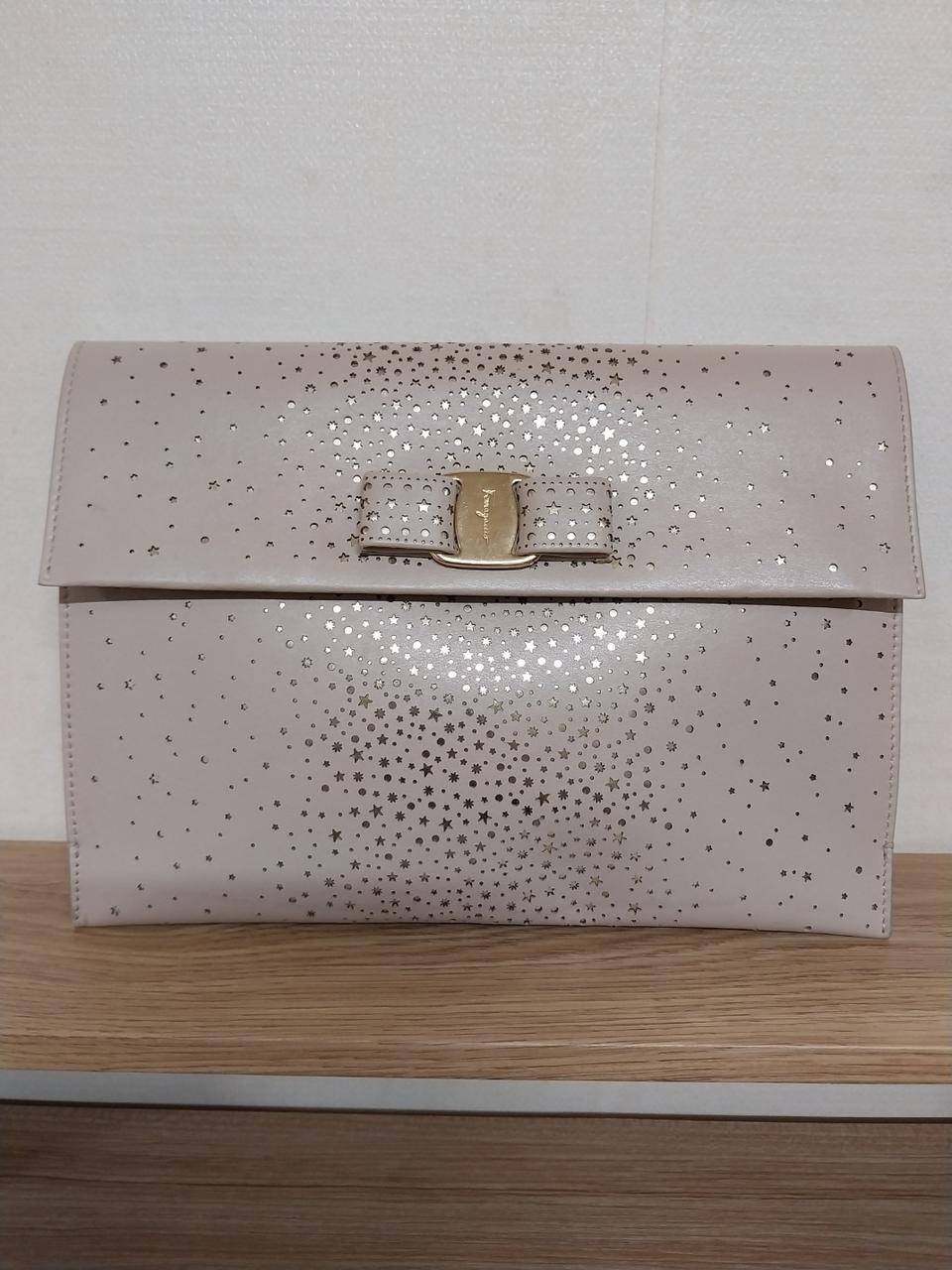 여성 페라가모 바라 트윙클 클러치 백