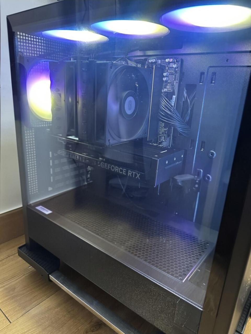 (새상품) 7800X3D RTX5070 게이밍 컴퓨터 본체