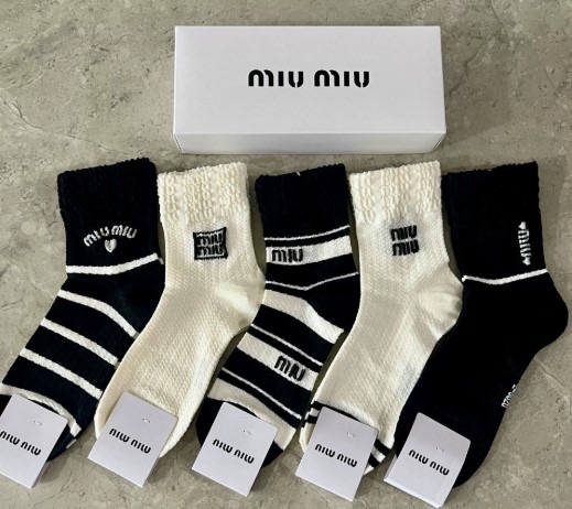미우미우 흰검 중목 양말세트