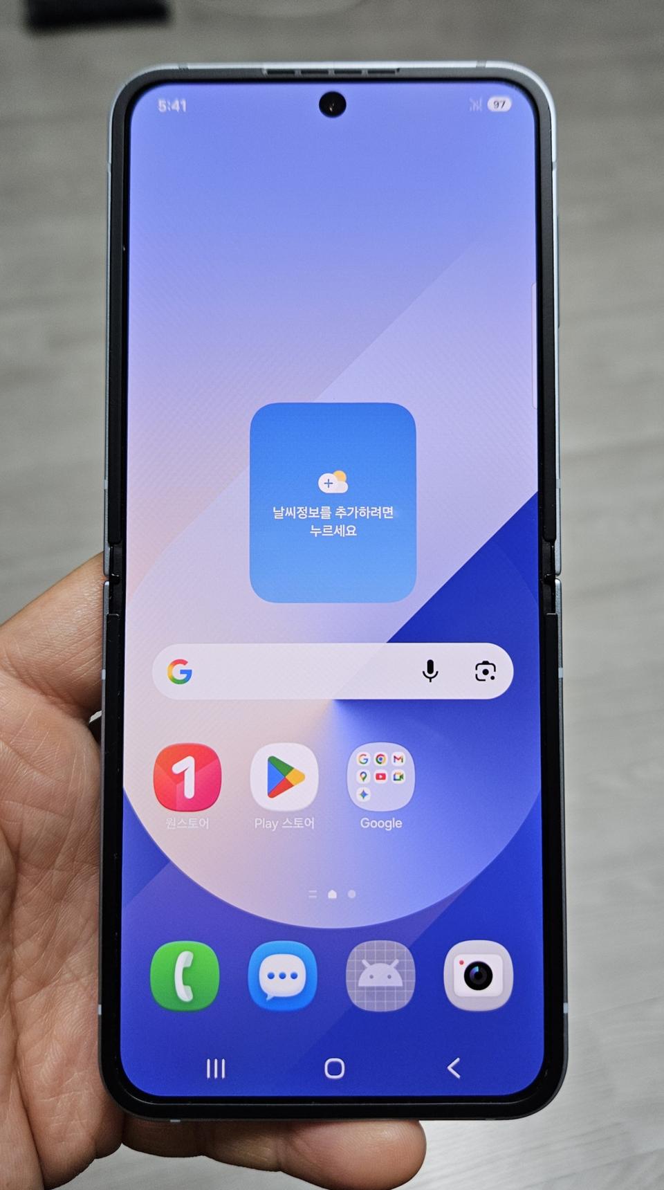 갤럭시 Z플립6 블루 256GB A급 싸게 팝니다.