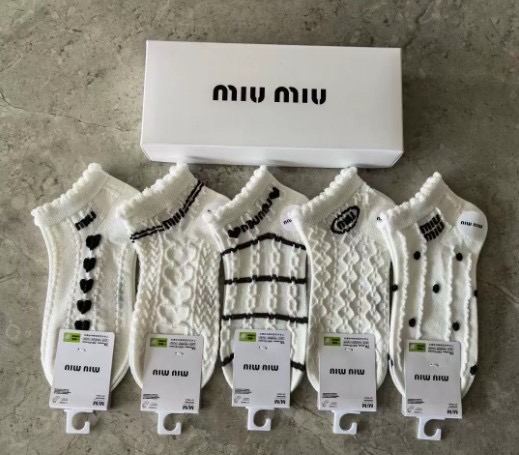 미우미우 엠보양말 세트